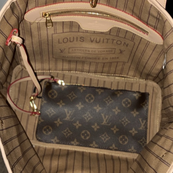 Gorgeous Handbag - Picture 15 of 16